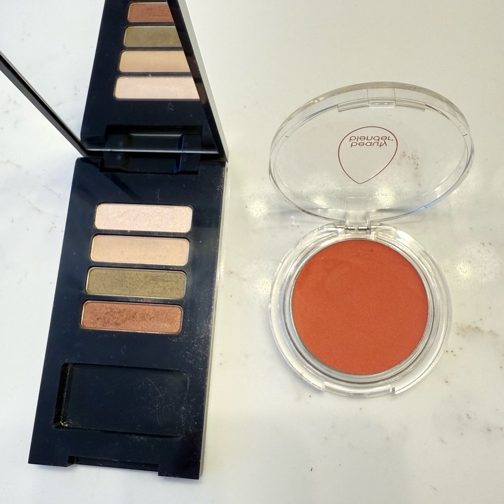 Bundle Beauty blender  blush and Estee Lauder Elegant Eyeshadow Palette.